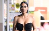 Kim Kardashian verbluft op de bruiloft van Paris Hilton in Rick Owens-jurk – Schoenennieuws